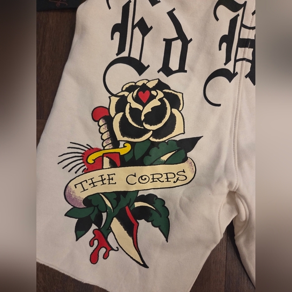 Y2K NWT Ed Hardy Men's Cream Shorts with Snake Graphic - Picture 4 of 5